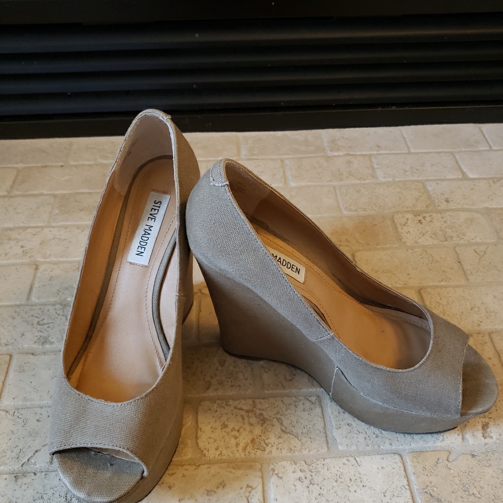 Steve Madden brand, platform wedge sandal
